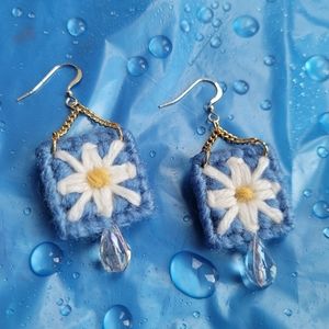 Brand New Handmade Daisy Needlepoint Earrings with Iridescent Bead